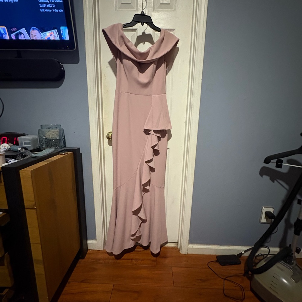 Elegant Pink Ruffle Evening Gown